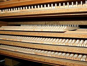 Die Orgelventile aus fein gewachsenem Tannenholz